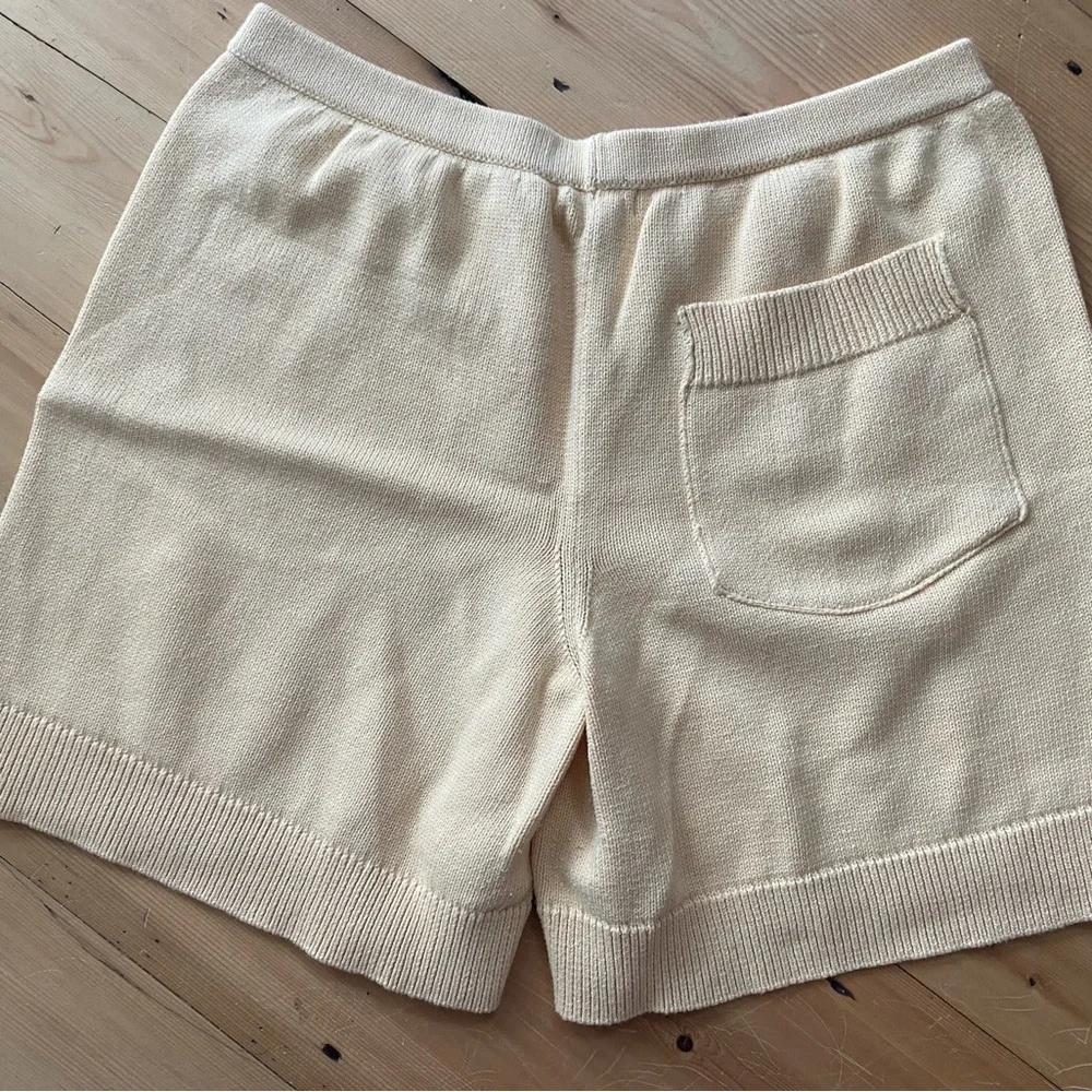 Elegant Cream High Waist Women's Shorts - Picture 3 of 4